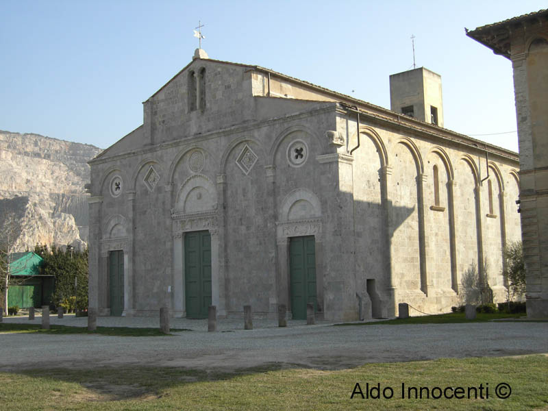 ALTRA IMMAGINE DELLA FACCIATA DELLA PIEVE DEI SANTI CASSIANO E IPPOLITO A SAN CASCIANO A SETTIMO